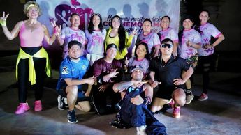 Fanny Sánchez y parte de su grupo de Zumba en Huejutla, Hidalgo