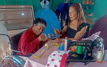 La señora Margarita Carvajal consiguió su primer empleo a sus 56 años de edad gracias a su vecina | Leslie Mora