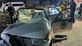 Tras varios minutos de maniobras, los vehículos Nissan y Volkswagen fueron retirados con apoyo de grúas. | Especial