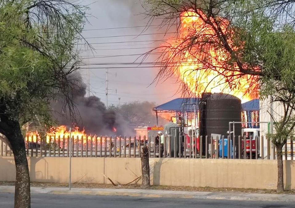 Incendio en el Parque Industrial Monterrey. | Agustín Martínez