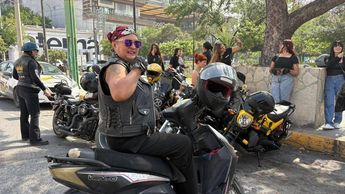 Maricruz Sánchez, 'La Sirena Roja', suma más de 10 años en el mundo biker | Ángel Mercado