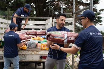 El alimento forma parte de los apoyos que recibe periódicamente Adopta MX. (Guillermo Quintero)