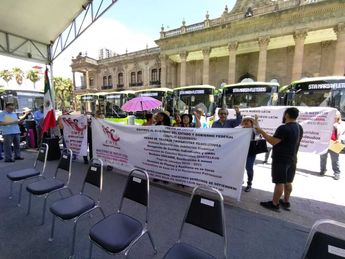 Maestros protestaron durante un evento de la Secretaría de Movilidad. | Orlando Maldonado