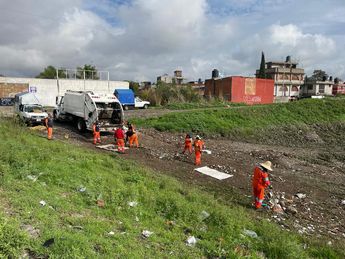 Limpieza en vaso regulador del Puente Negro, en Puebla / Melanie Torres