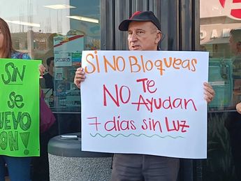Colonos manifestandose previo al bloque de la avenida Garza Sada. | Erik Solheim Rocha