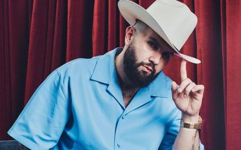 Carín León dice que se le antoja perico en concierto en Sonora