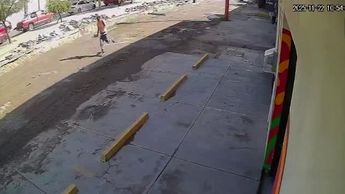 Revelan video de momento en que cayó tubo pesado que provocó fuga de gas en Torreón