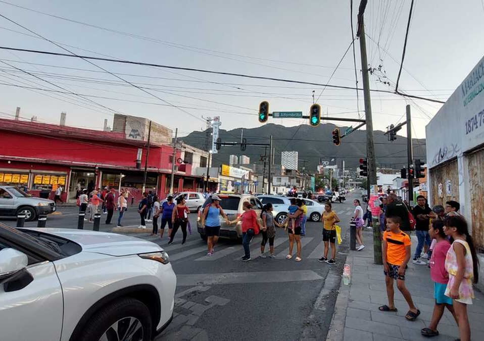 Bloqueo por falta de luz en Monterrey / Leyda Estrada