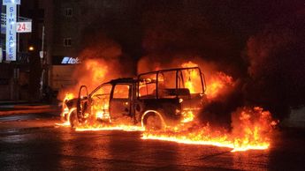 Tras los hechos, estudiantes de la Normal Rural incendiaron una patrulla / Foto: Rogelio Agustín