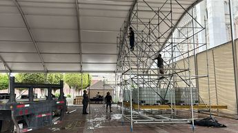 Instalación de esta estructura frente a Templo Expiatorio previo al Mundial. | Rocío Hernández