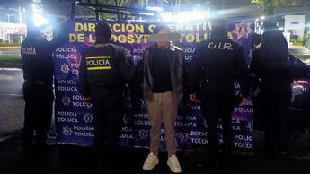 Luego de chocar su auto, policías municipales de Metepec y Toluca detuvieron a Carlos 'N' | Abadiel Martínez