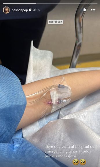 A través de redes sociales, Belinda compartió una fotografía con una intravenosa en el brazo