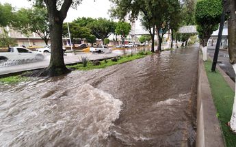 Calle inundada en av. López Mateos, por Moctezuma / Juan Carlos Munguía