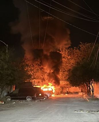 Los cuerpos de bomberos arribaron a la zona y realizaron las maniobras necesarias para sofocar el fuego. | Cynthia Pardo