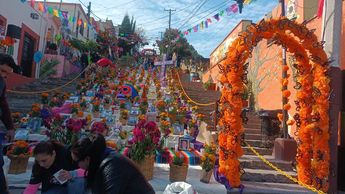 Altar de Muertos Monumental en Saltillo.