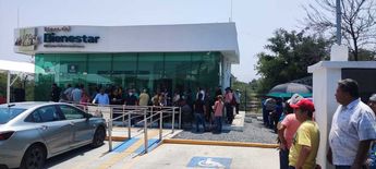 Largas filas en Banco de Bienestar /