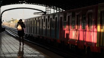 La Línea B suspendió sus servicio luego de un apagón en diferentes estaciones del Metro CdMx | Cuartoscuro