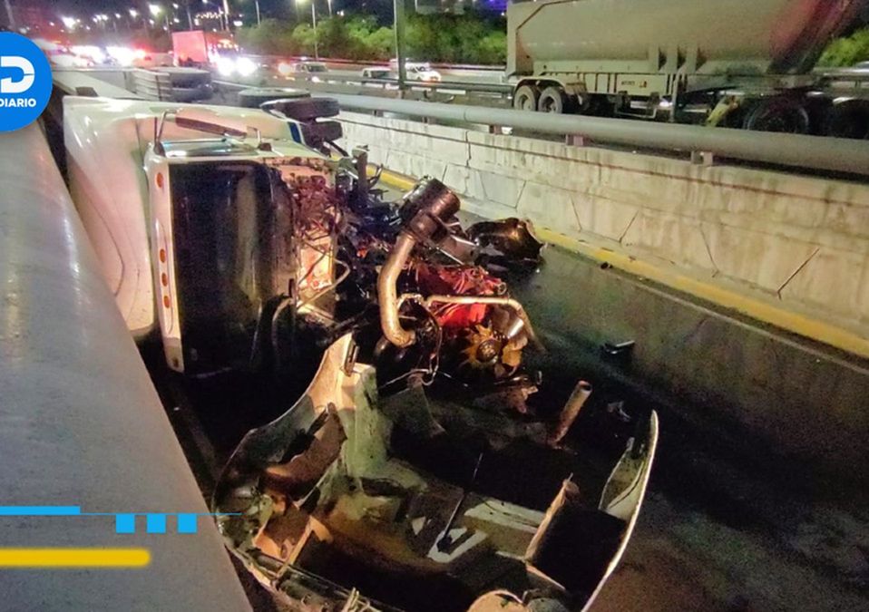 Volcadura provoca cierre en avenida Morones Prieto