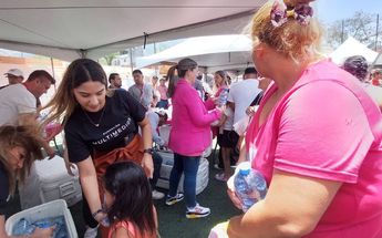 Fundación Multimedios entrega dos mil litros de agua / Leyda Estrada