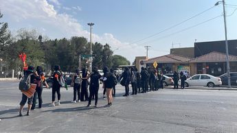 Han comenzado a llegar mujeres a la marcha.