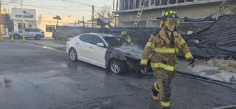 Protección Civil municipal y de Nuevo León atendieron el siniestro en la colonia Las Puentes. | Ángel Mercado