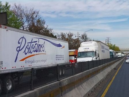 El conductor fue amagado y obligado a bajar del tráiler sobre la autopista México-Querétaro / Cuartoscuro