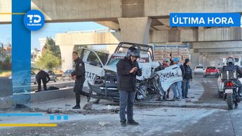 Autoridades laboran en el punto del choque entre un taxi y una patrulla de la policía estatal de Puebla / Especial