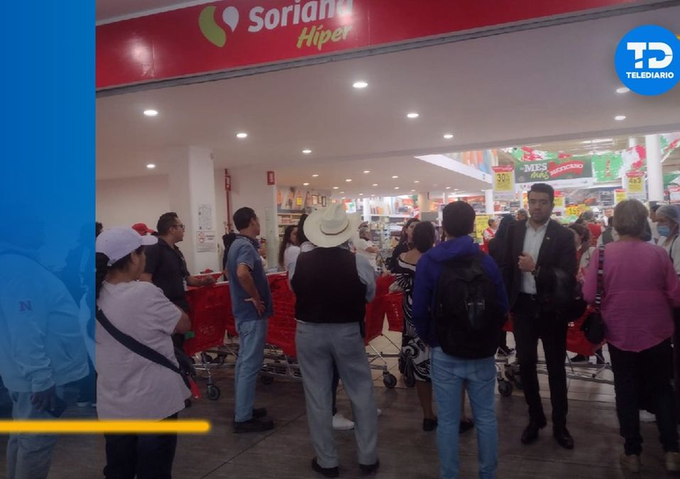 Las autoridades tuvieron que desalojar a los asistenes al centro comercial / César Velázquez.