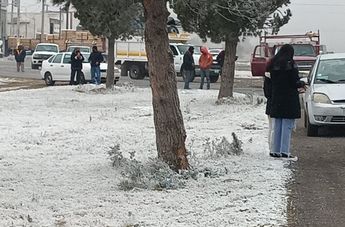Ciudadanos aprovecharon para tomarse fotografías con el paisaje cubierto de nieve.
