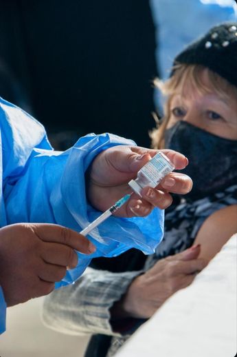 Niños pequeños, adultos mayores y pacientes con enfermedades crónicas forman parte de los grupos prioritarios. | Pexels