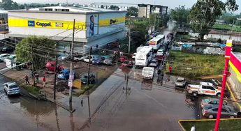 Vialidades en el municipio amanecieron cubiertas de agua y lodo. | Gobierno de Tlajomulco