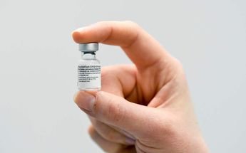 La vacuna Pfizer, por el momento, es la única que se comercializa en México. | Reuters