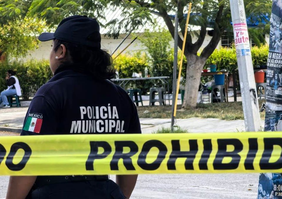 El agresor fue lesionado en una pierna por el policía, pero murió horas después cuando recibía atención médica | Apolonia Amayo