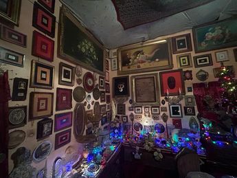 Colección de filatelia de Mario Martínez, vecino del Barrio de Santa Anita.