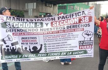 Los maestros mencionaron algunas de las demandas del pliego petitorio que se entregaría a la Secretaría de Educación. | Maru Alvarado