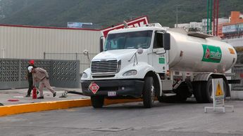Expertos urgen regulación integral para combatir el huachicol