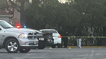 El hombre recibió impactos de bala dentro del vehículo.| Especial