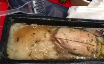 Comida que le sirvieron a la pasajera en aerolínea Norwegian