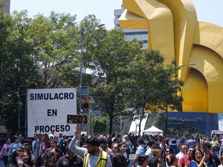 Las vialidades se vuelven espacios para resguardar a la gente ante un sismo en México | Cuartoscuro
