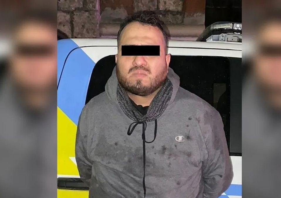 Detienen a hombre tras asaltar taxi en el centro de Monterrey
