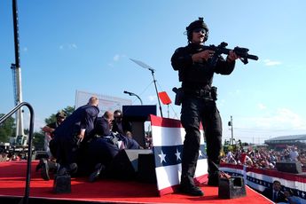 Equipo de seguridad de Donald Trump durante atentado