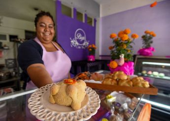 Preparación del pan de muerto en México / Agencia Cuartoscuro