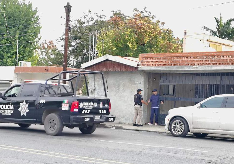 Las autoridades investigan cómo ingresaron los ladrones a la empresa en Monterrey. | Agustín Martínez