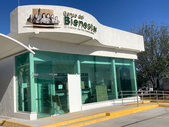 Sucursal fuera de servicio junto a la delegación de la Secretaría del Bienestar en Nuevo León. | Carlos Ortega