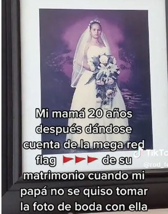 La mujer apareció sola en las fotografías de su boda