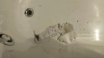 Así quedó el baño de la habitación del hotel donde murió Liam Payne / Especial