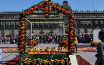 El olor a pan de muerto y el color del papel picado las flores de cempasúchil abundarán en la Plaza de la Constitución | Cultura CdMx