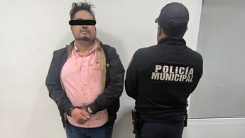 El hombre fue llevado al Ministerio Público tras atacar a su esposa e hijos con un cuchillo en Tultitlán | Fernando Cruz