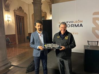 El director de Metrorrey, Abraham Vargas (izq.) y el secretario de Movilidad, Hernán Villarreal. | Pedro Delgado