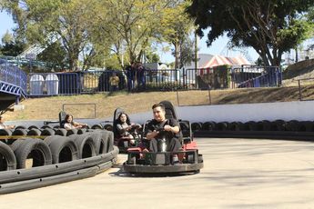 Más de uno tuvo su primer contacto con un volante en los Go-Karts de este parque. | Selva Mágica